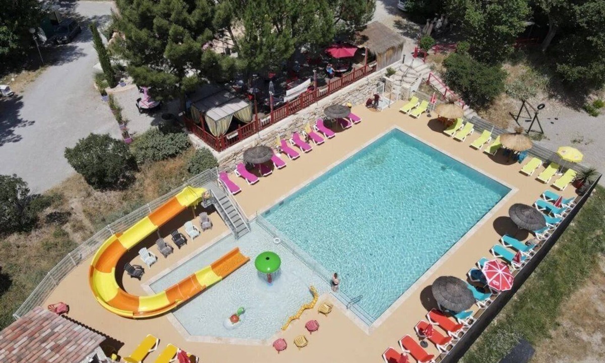 Saint Maime Ski Chalet | ZEcamping 3 étoiles animé parc aquatique locatif TV LV clim 140m2