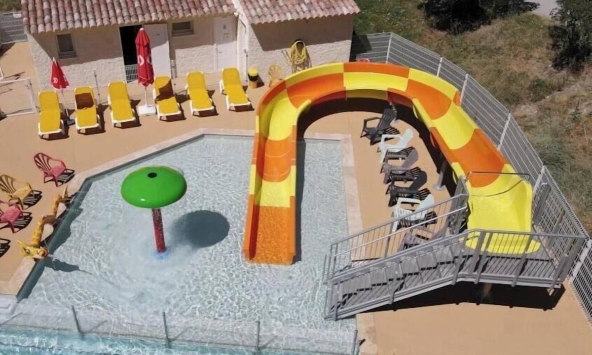 Saint Maime Cabin | ZEcamping 3 étoiles espace aquatique animaux acceptés animations locatif 21m2
