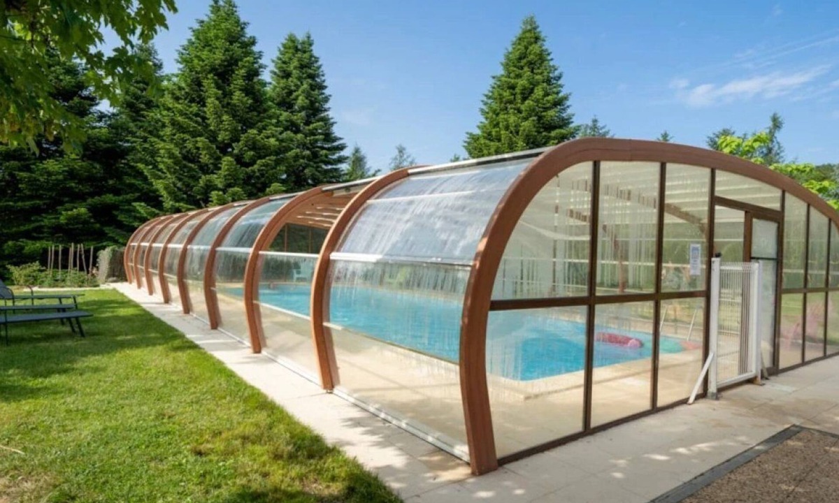 Chamberet House | ZEcamping 3 étoiles piscine couverte dog friendly roulotte BBQ 18m2 4 pers