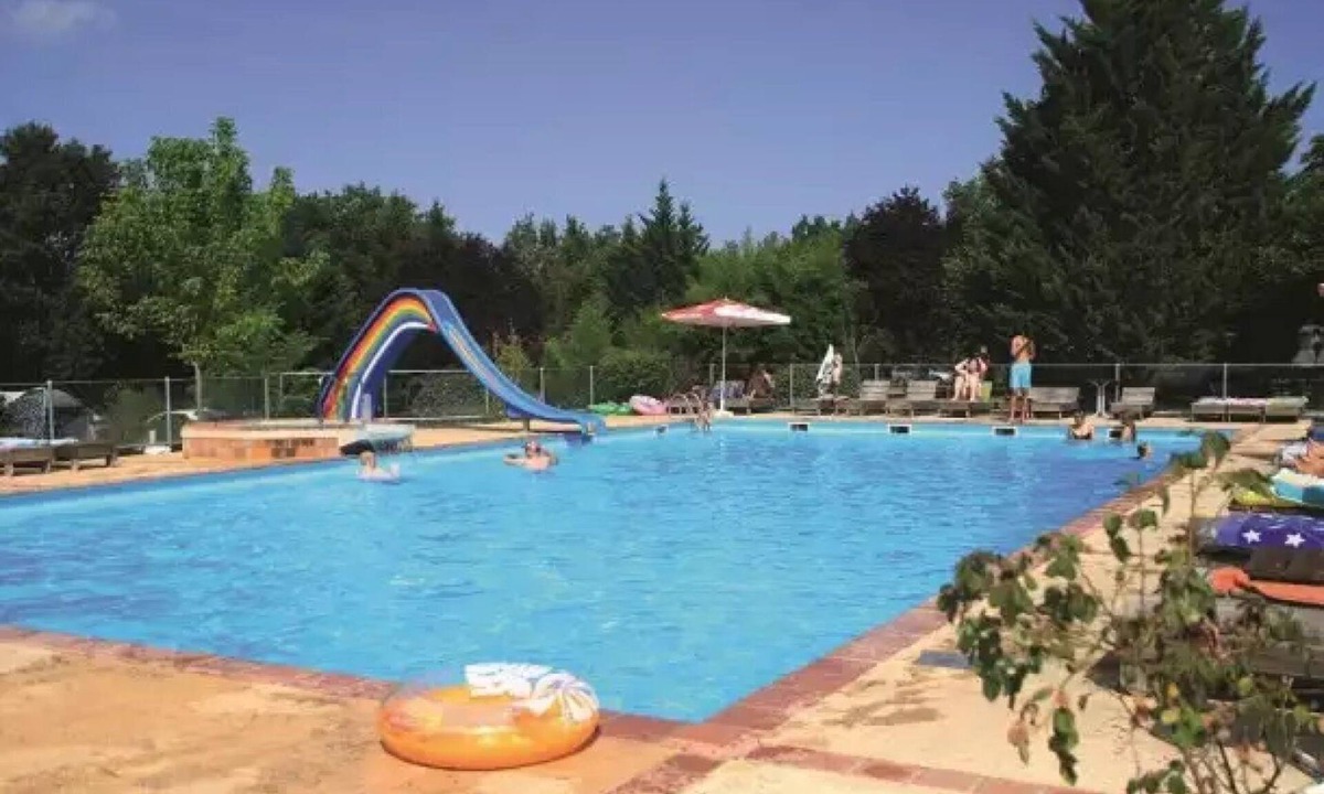 Devillac Ski Chalet | ZEcamping 3 étoiles piscine pet friendly cottage BBQ 30m2 6 pers