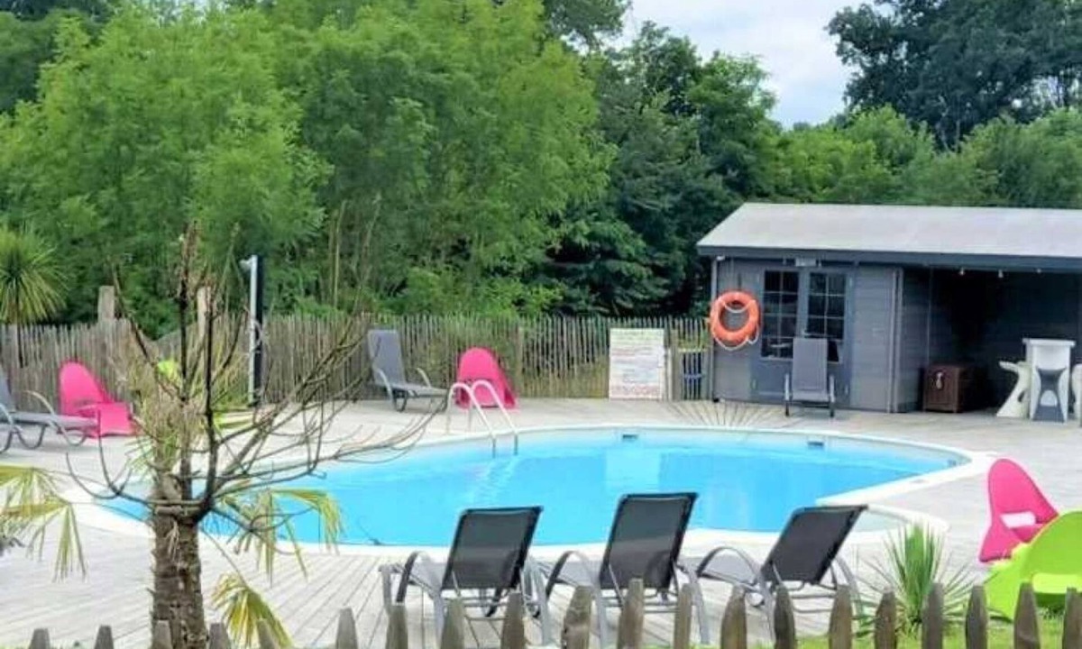 Verruyes House | ZEcamping 3 étoiles piscine chauffée animaux acceptés mobil-home TV LV