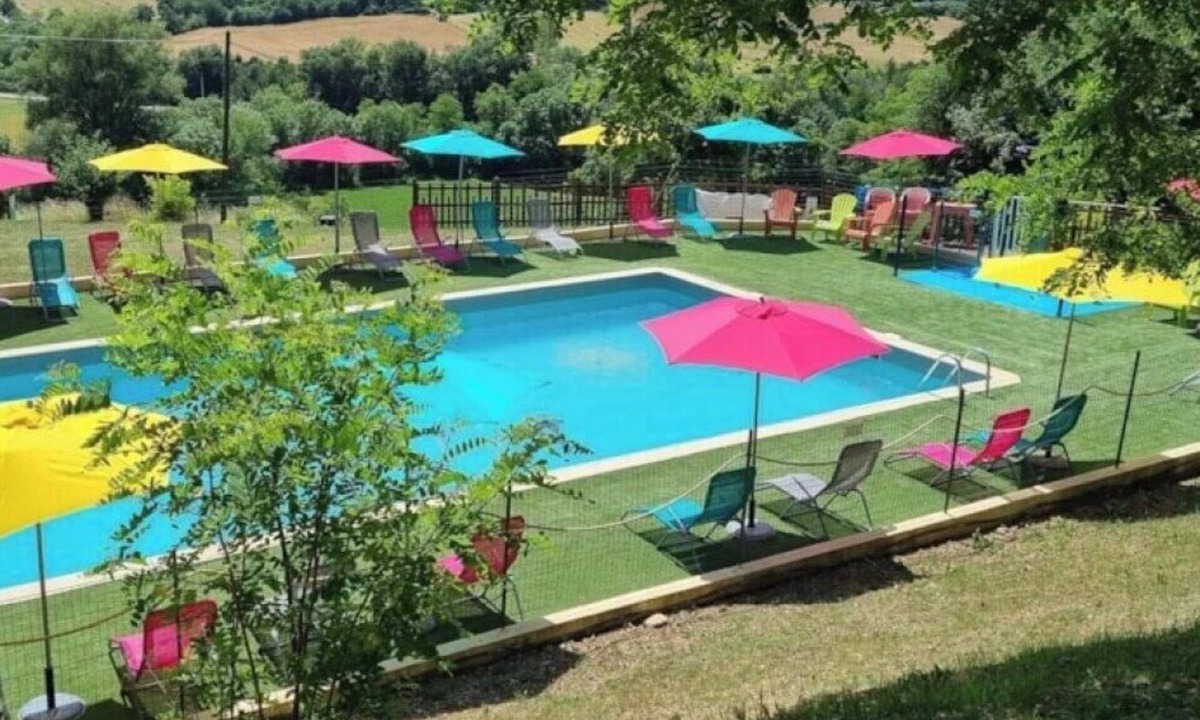 Durfort House | ZEcamping 3 étoiles piscine chiens acceptés tente 20m2 4 pers
