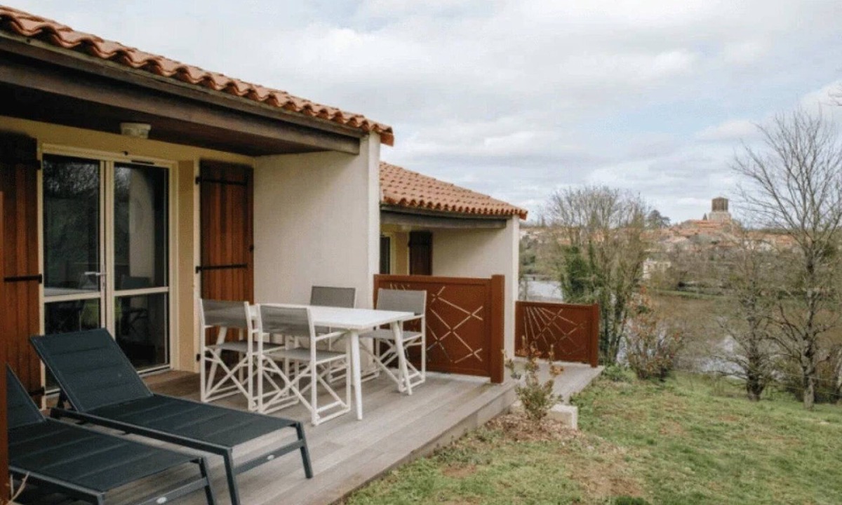 Vouvant House | ZEcamping 3 étoiles piscine cottage TV LV 42m2 6 pers