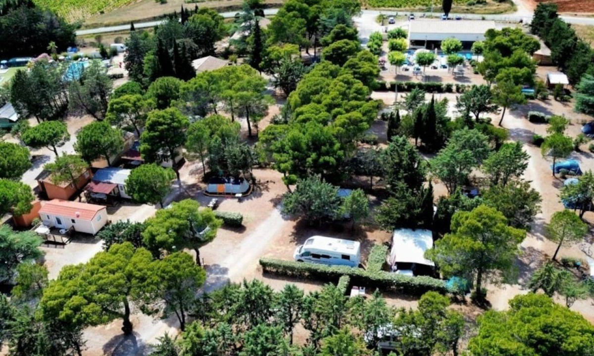 Fabrezan House | ZEcamping 3* animé avec club enfant toboggans restaurant et piscine