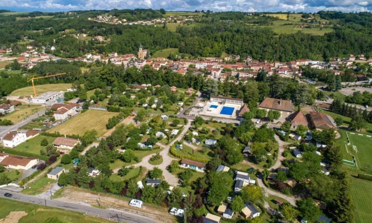 Hauterives Ski Chalet | ZEcamping 3* animé piscine chauffée pet friendly sauna chalet TV clim