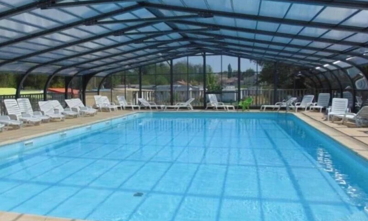 Avrille House | ZEcamping 3* animé piscine couverte pet friendly locatif 16m2 4 pers