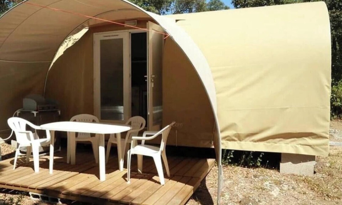 Castries House | ZEcamping 3* animé toboggans dog friendly locatif 16m2 4 pers