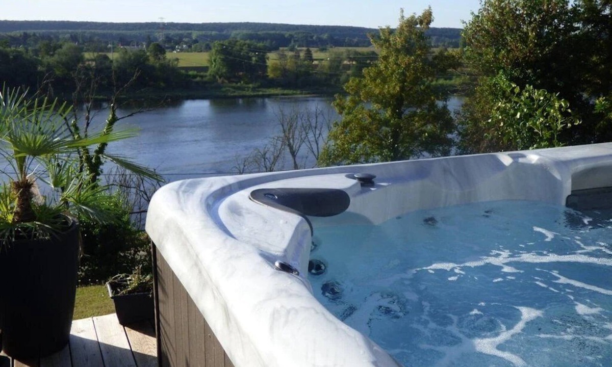Pouzauges House | ZEcamping 3* chiens acceptés locatif TV LV clim 6 pers