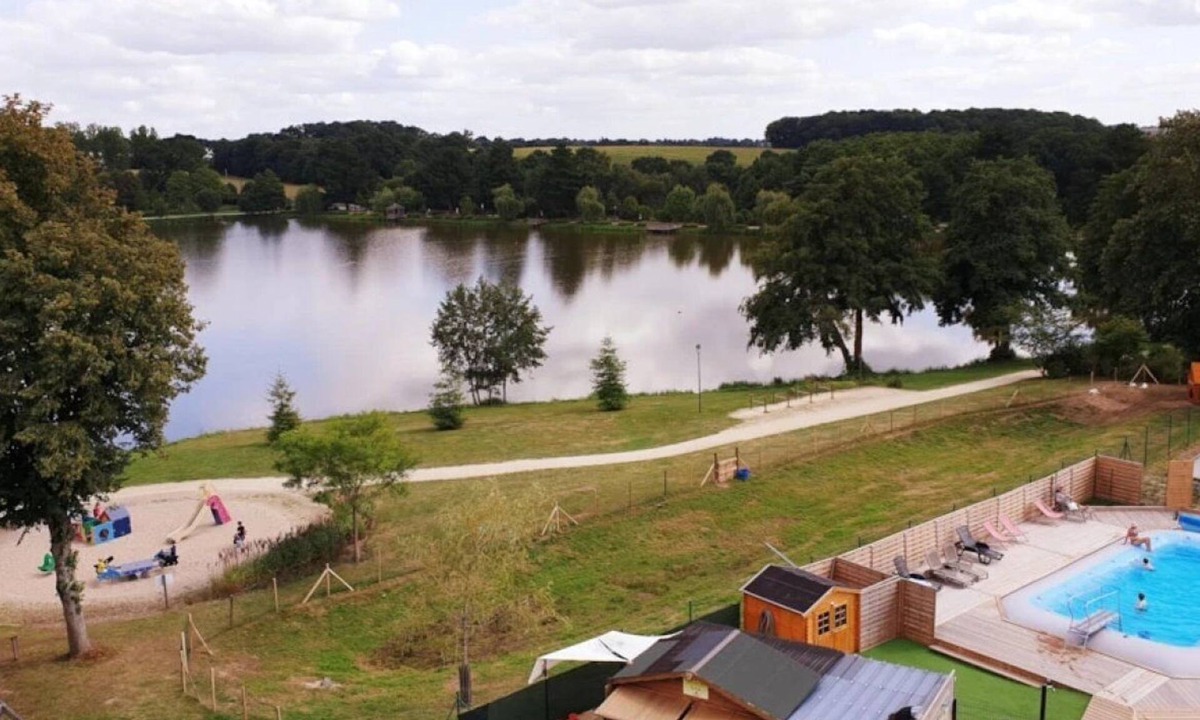 Loudeac House | ZEcamping 3* dog friendly bien-être piscine au bord d'un lac