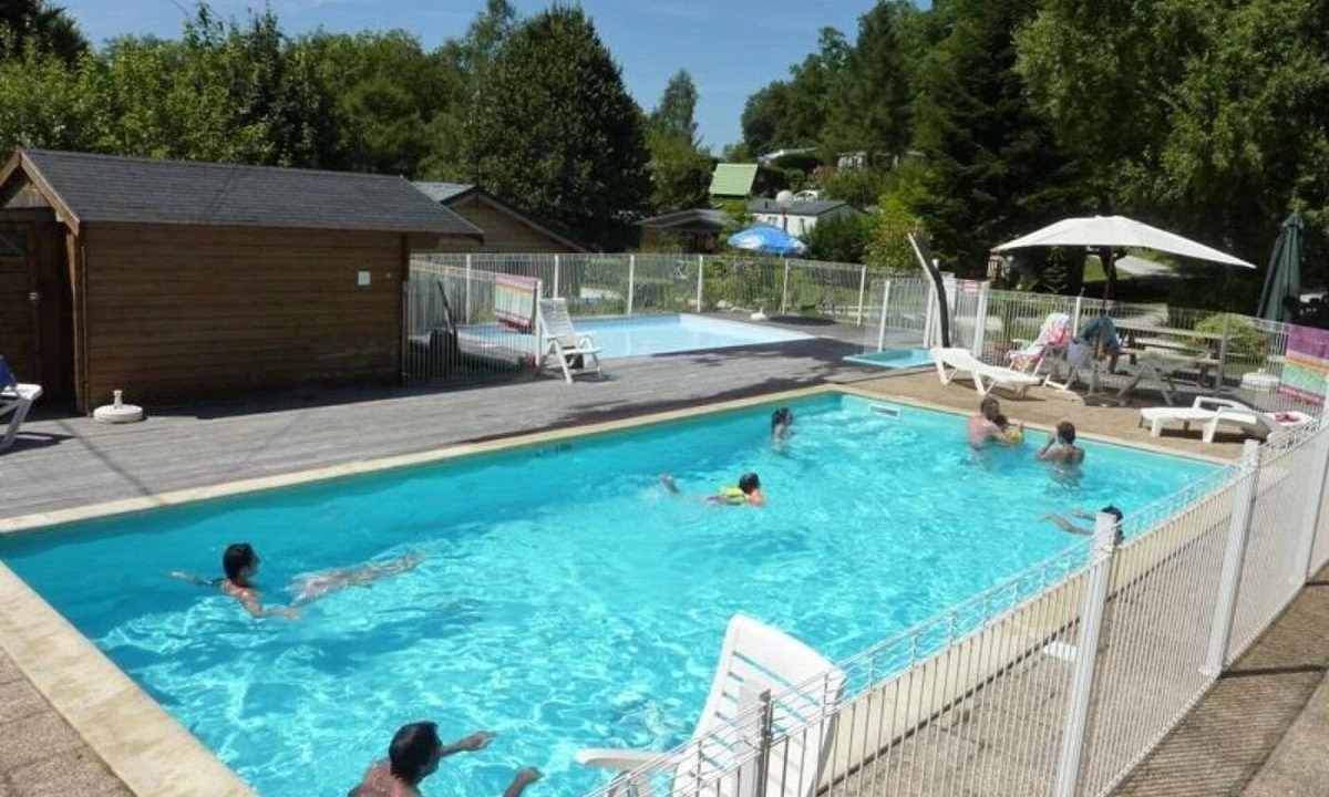 Louvie Juzon House | ZEcamping 3* piscine chauffée chiens acceptés locatif TV LV BBQ 25m2