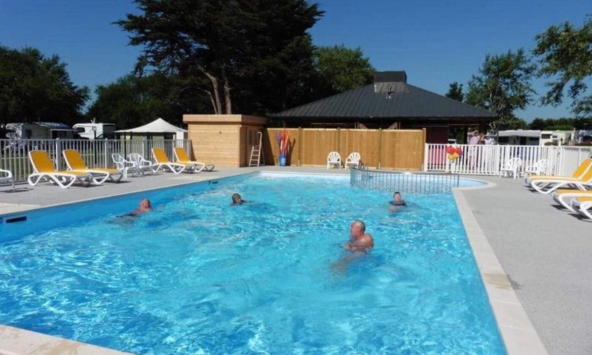 Guerande Cabin | ZEcamping 3* piscine chauffée pataugeoire pet friendly mobil-home TV