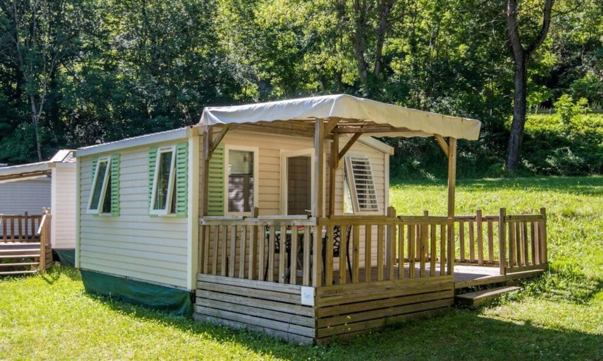 Florac House | ZEcamping 3* piscine chauffée club enfant locatif TV BBQ 16m2 2 pers
