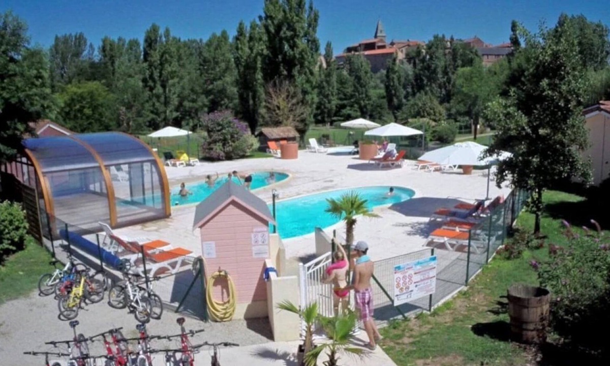 Montlaur Ski Chalet | ZEcamping 3* piscine couverte pet friendly chalet TV BBQ clim 29m2