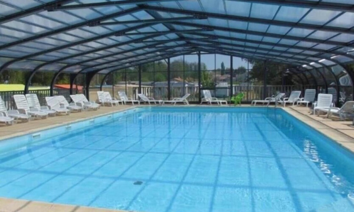 Avrille House | ZEcamping 3* piscine couverte animaux acceptés animations locatif 20m2