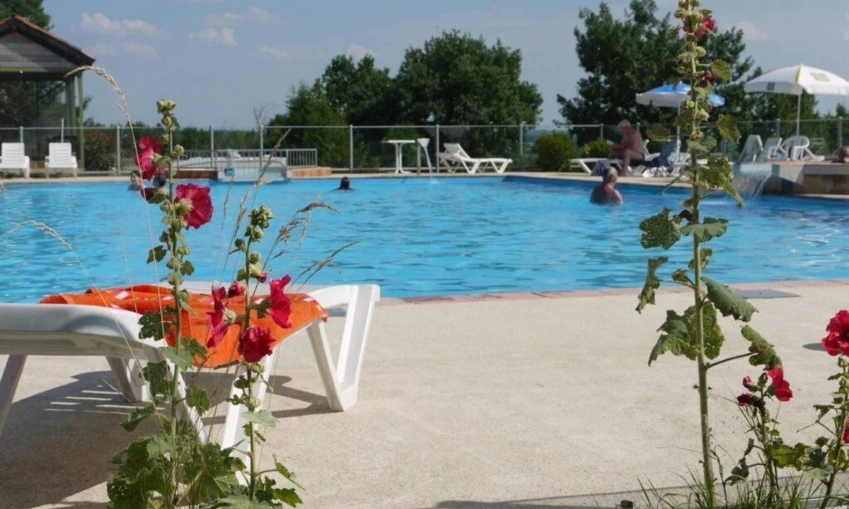 Devillac House | ZEcamping 3* piscine pet friendly locatif BBQ 60m2 4 pers