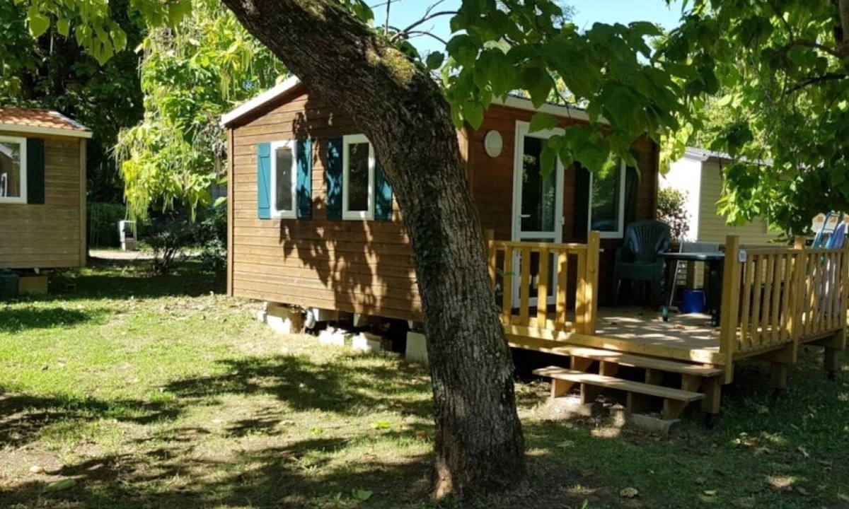 Deols House | ZEcamping 3* toboggans chiens acceptés fitness locatif TV clim 2 pers