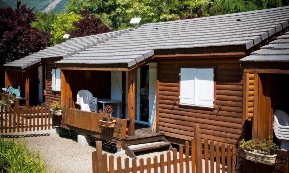 Le Bourg-d'Oisans Ski Chalet | ZEcamping 4 étoiles avec animations chalet TV 35m2 5 pers