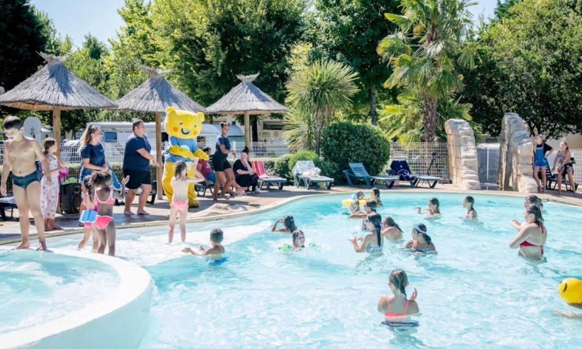 Parentis-en-Born House | ZEcamping 4 étoiles piscine couverte locatif TV clim 20m2