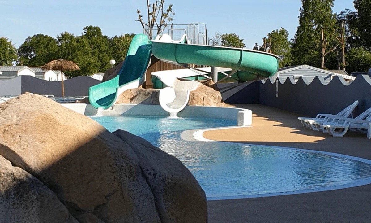 Angles House | ZEcamping 4 étoiles animé piscine couverte mobil-home TV BBQ 40m2