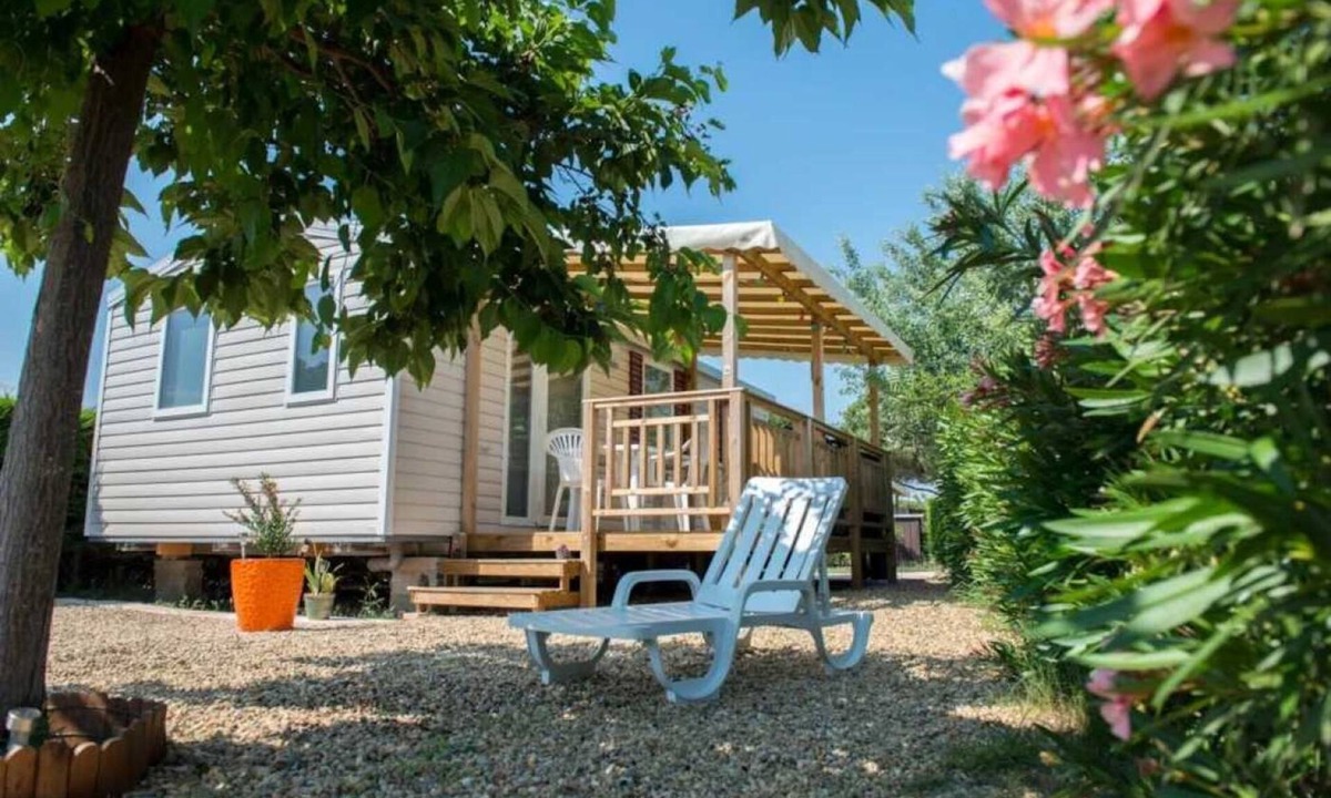 Lattes House | ZEcamping 4 étoiles animé toboggans pet friendly locatif LV clim 36m2