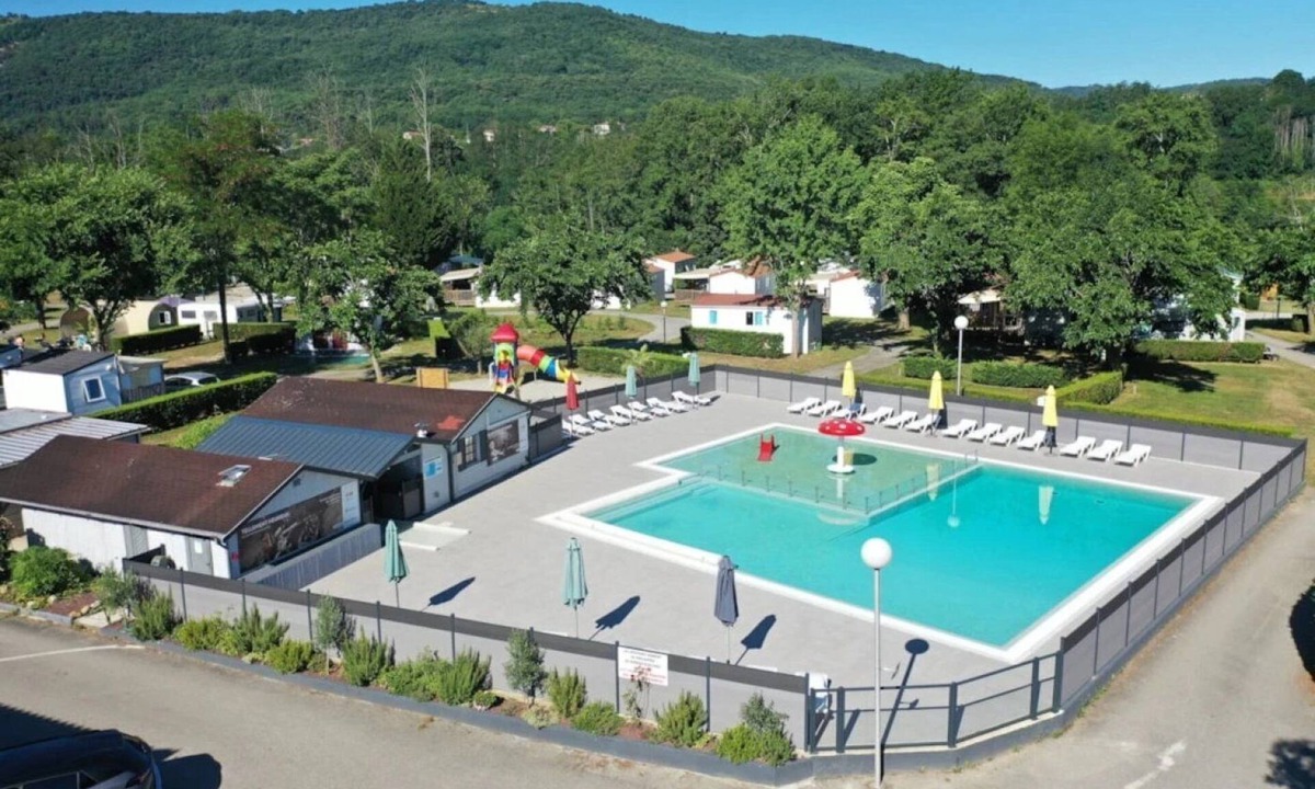 Foix House | ZEcamping 4 étoiles pataugeoire chiens acceptés locatif TV LV 40m2