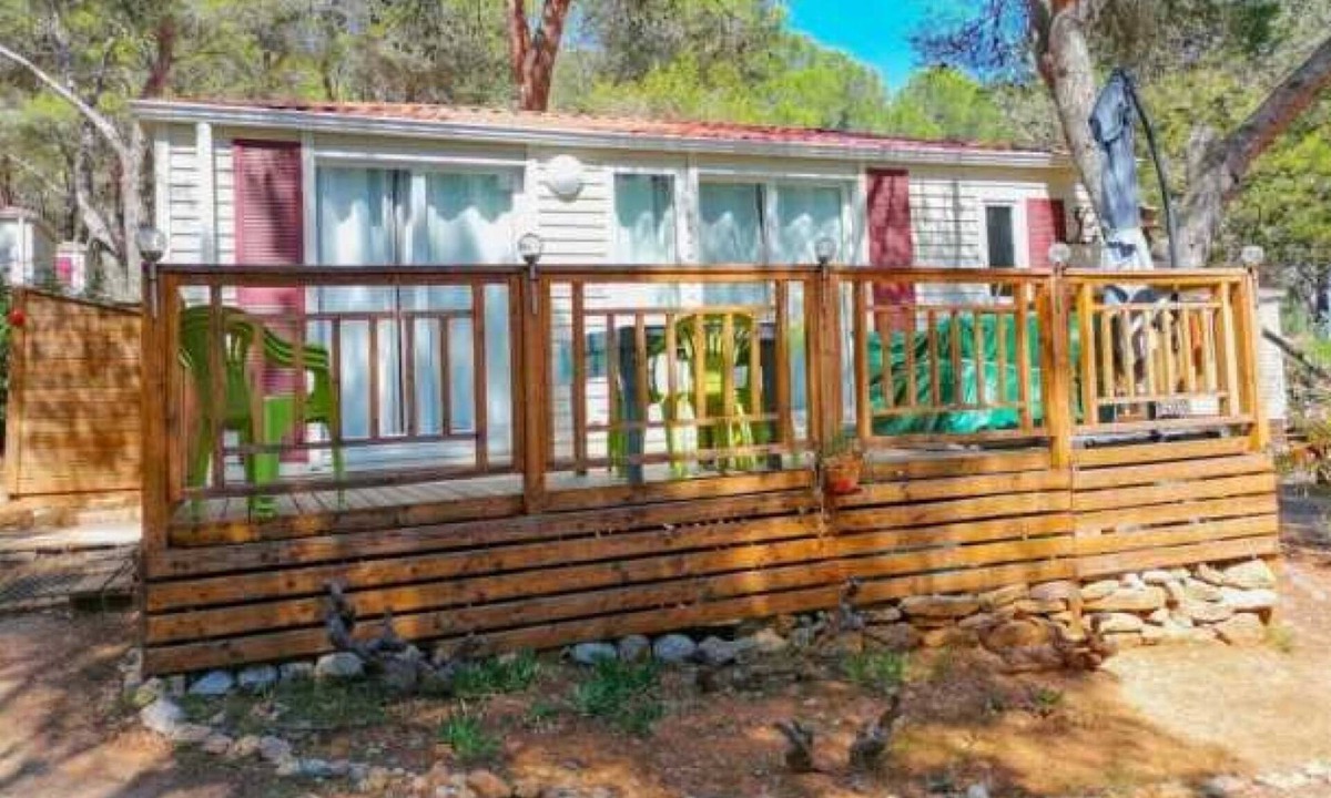 Castelnau-de-Guers House | ZEcamping 4 étoiles piscine chiens acceptés mobil-home TV 30m2 4 pers