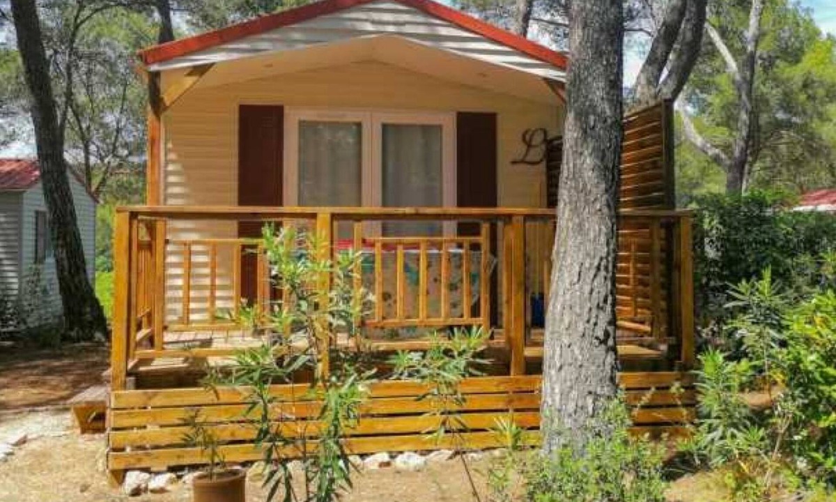 Castelnau-de-Guers House | ZEcamping 4 étoiles piscine chiens acceptés mobil-home TV 20m2 2 pers