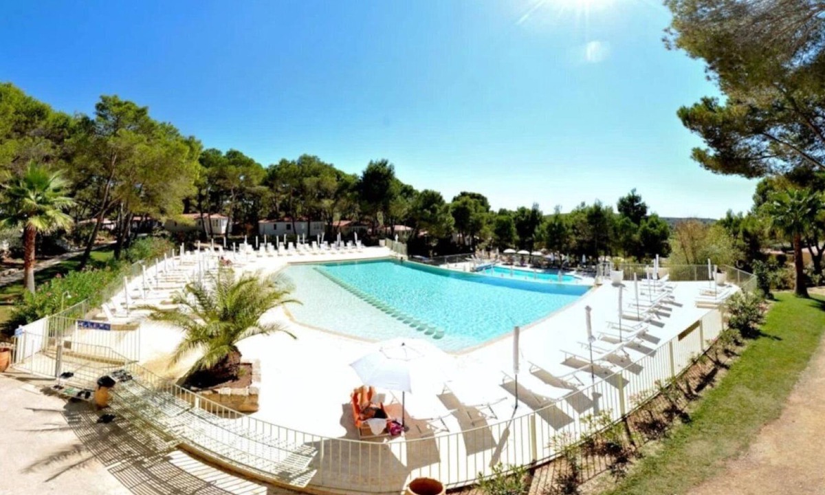 Castelnau-de-Guers House | ZEcamping 4* piscine mobil-home TV clim 32m2 6 pers