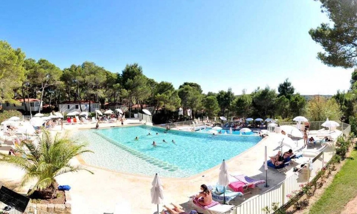 Castelnau-de-Guers House | ZEcamping 4 étoiles piscine pet friendly mobil-home TV clim 40m2