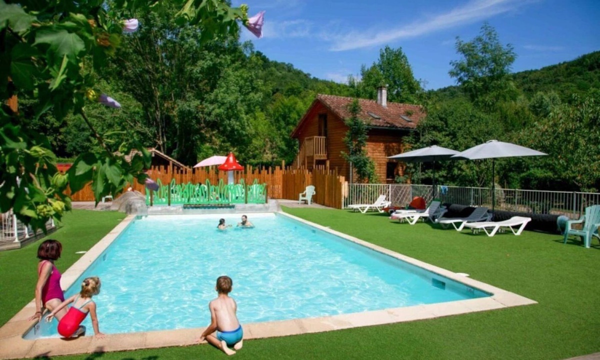 Montels House | ZEcamping 4 étoiles piscine chiens acceptés club enfant mobil-home BBQ
