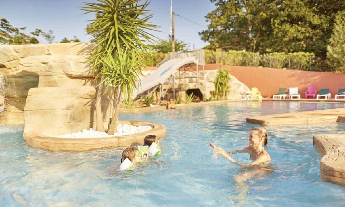Laroque-des-Alberes House | ZEcamping 4 étoiles familial avec piscine couverte