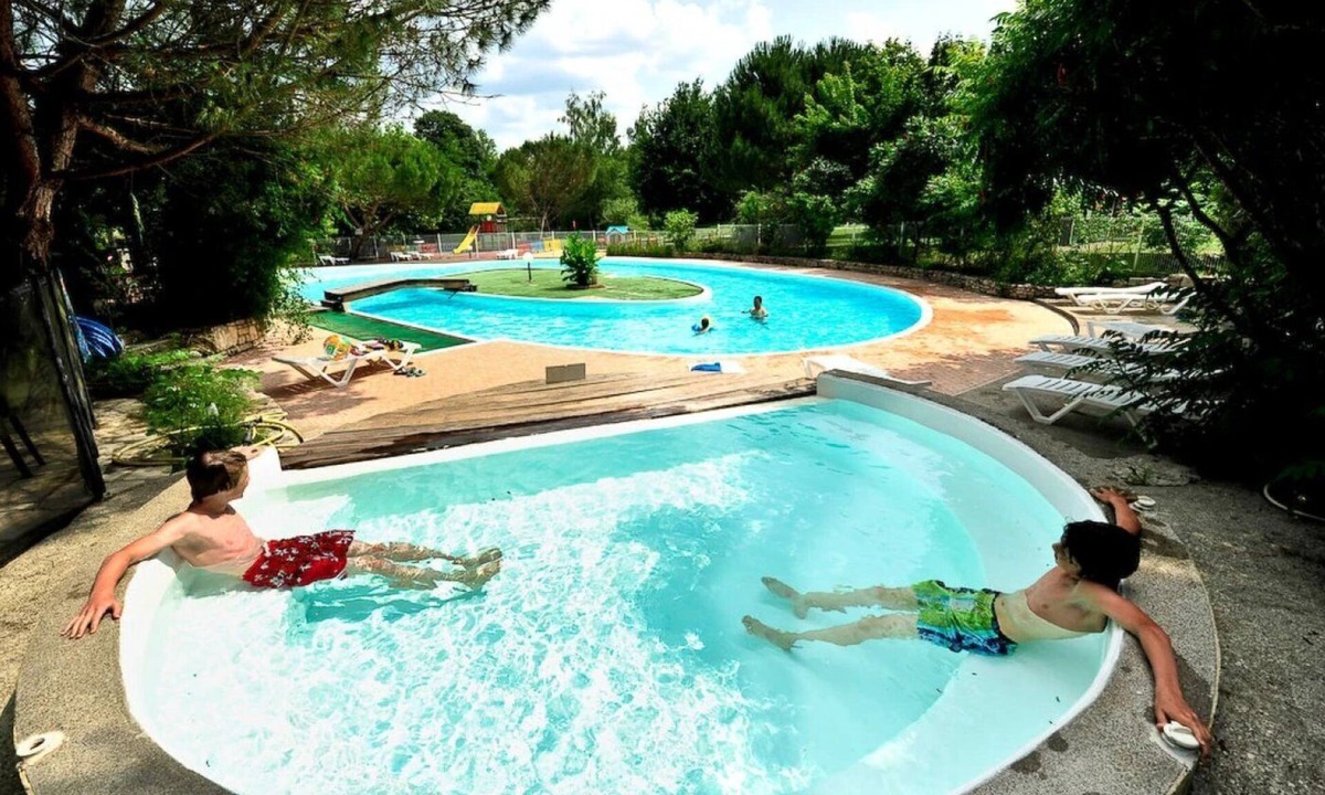 Saint Sozy House | ZEcamping 4* pataugeoire chiens acceptés fitness locatif TV LV BBQ