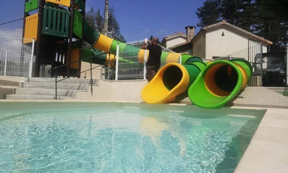 Ucel Ski Chalet | ZEcamping 4* piscine chauffée toboggans chiens acceptés locatif 21m2