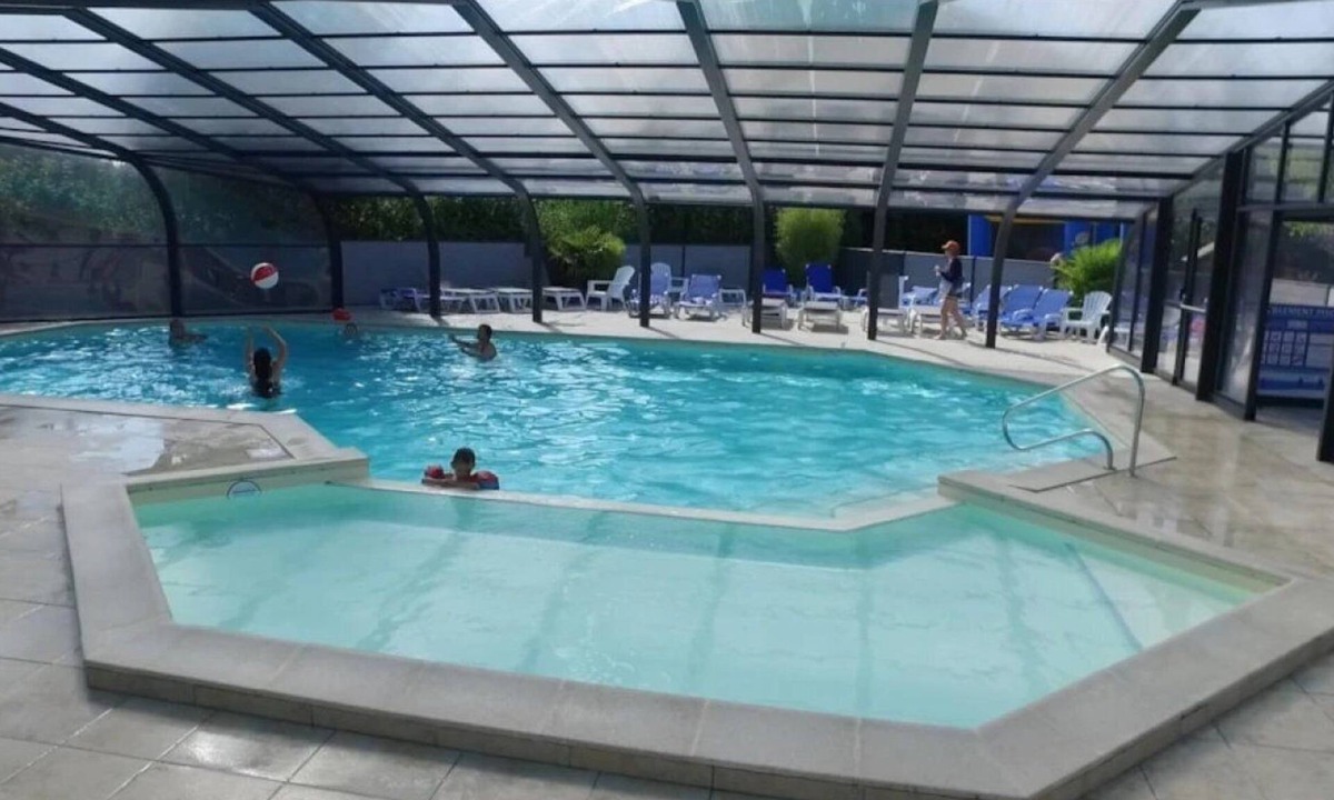 Apremont House | ZEcamping 4* piscine couverte sauna jacuzzi locatif TV BBQ 24m2 4 pers