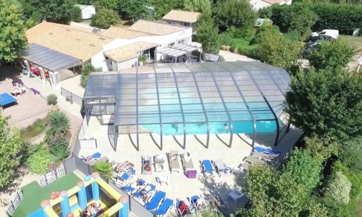 Apremont House | ZEcamping 4* piscine couverte chiens acceptés tente BBQ 21m2 5 pers