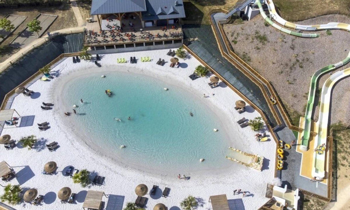 Aubigny House | ZEcamping 4 étoiles animé parc aquatique locatif TV LV 25m2