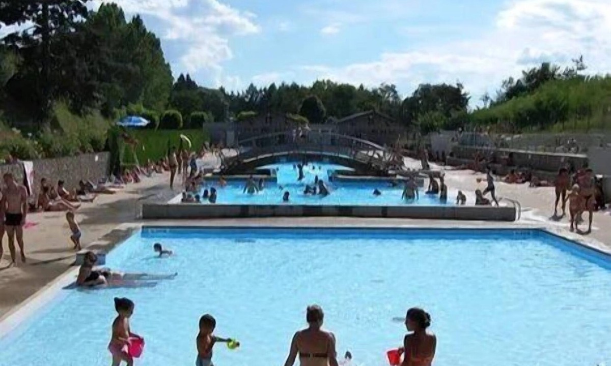 Saint-Didier-en-Velay Ski Chalet | ZEcamping 2* piscine chauffée animaux acceptés locatif TV 35m2 6 pers