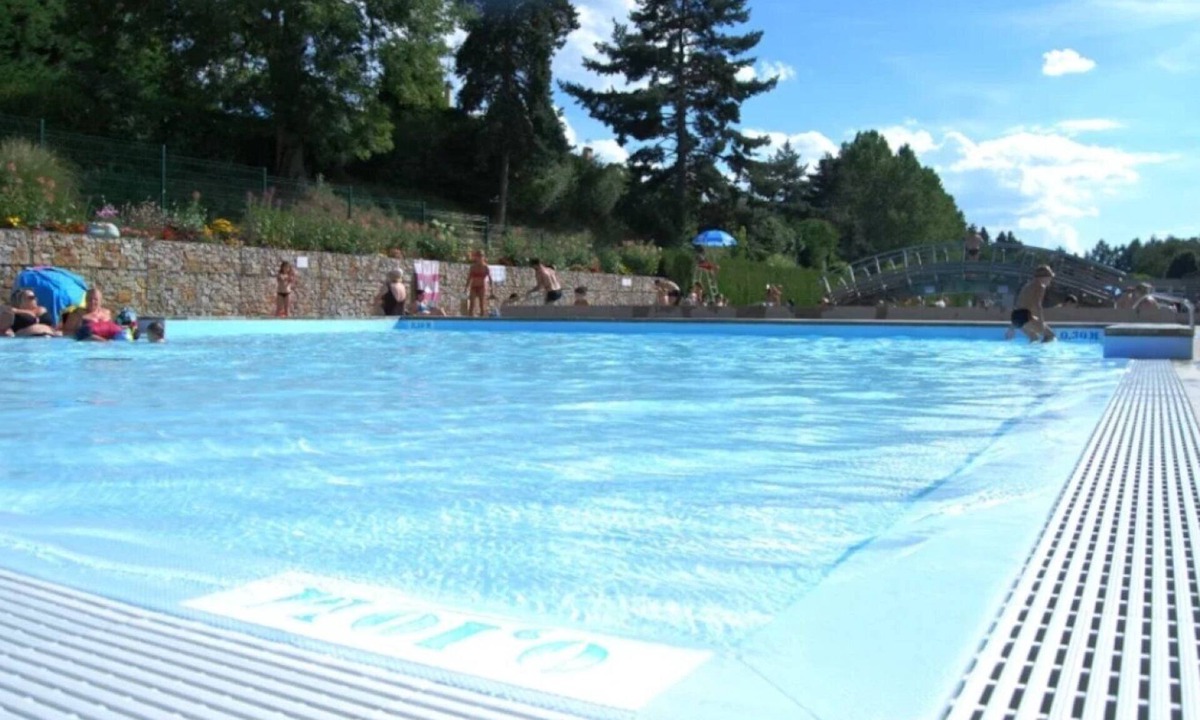 Saint-Didier-en-Velay Ski Chalet | ZEcamping 2* piscine chauffée locatif TV 35m2 4 pers