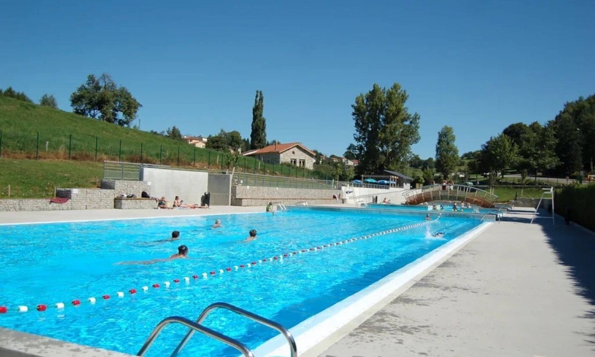 Saint-Didier-en-Velay House | ZEcamping 2* avec animaux acceptés et piscine chauffée