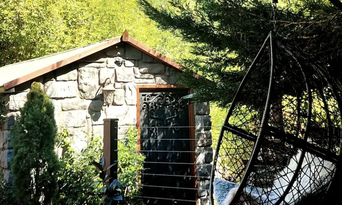 Eltham Bed & Breakfast | Zen Abode with Garden in Eltham