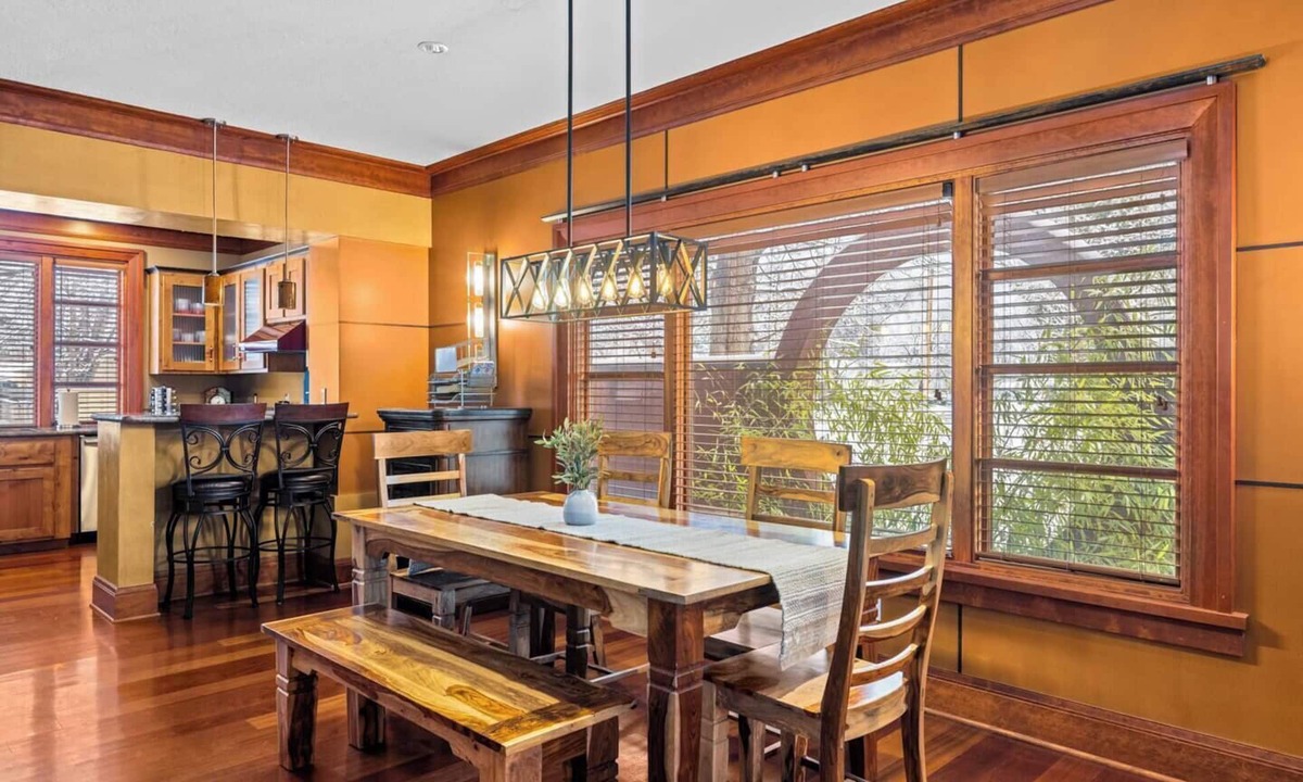 Sunset House | Zen-Inspired central home