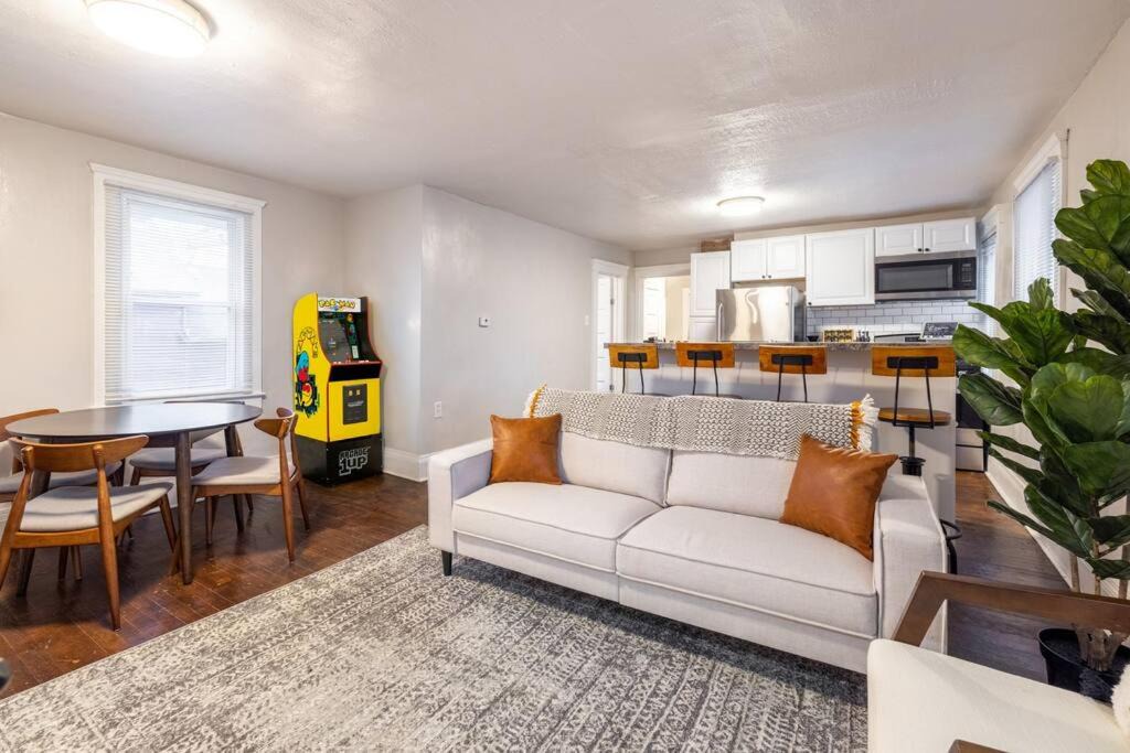 Detroit - Shoreway Apartment | Zen Retreat! Premium WIFI + Arcade + Free Parking