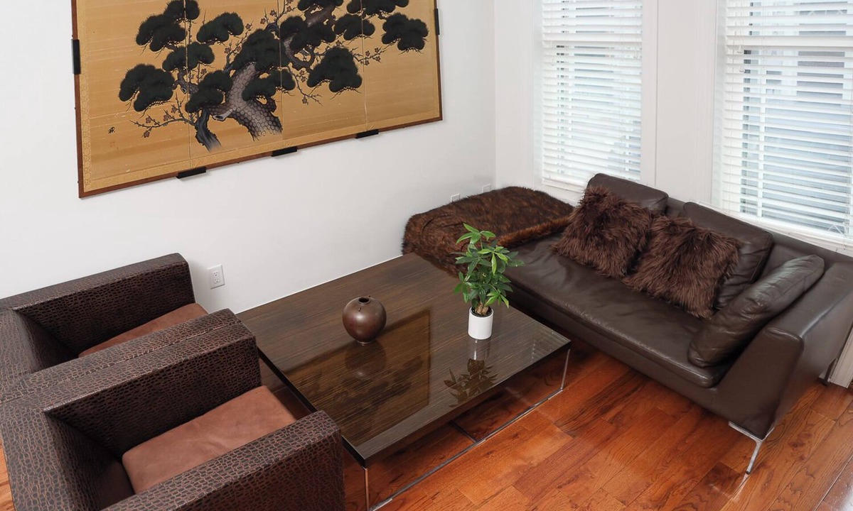 Point Breeze House | Zen Vibes Townhouse with Rooftop Deck Skyline View