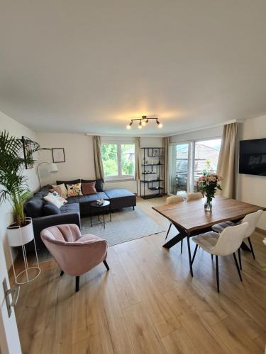 Weggis Apartment | Zentrumsnah und modern mit Seeblick in Weggis