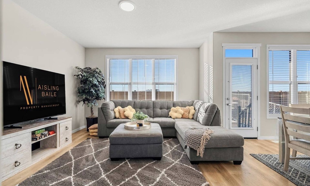 Southeast Calgary House | Zephyr | Rangeview | Garage | Office | Pets Ok