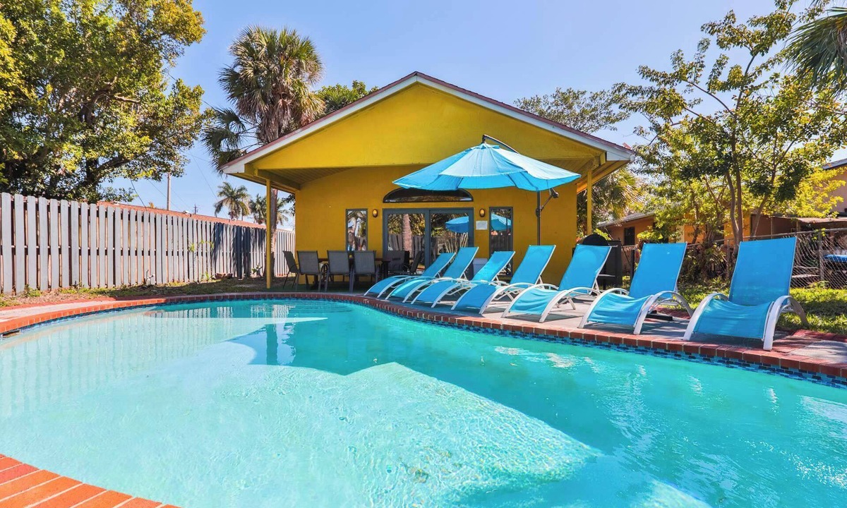 Royal Poinciana House | Zero Mile Villa Start your journey