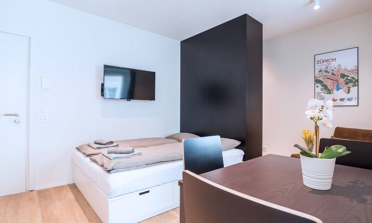 Center Apartment | ZH Anna II - HITrental Central Station Apartments