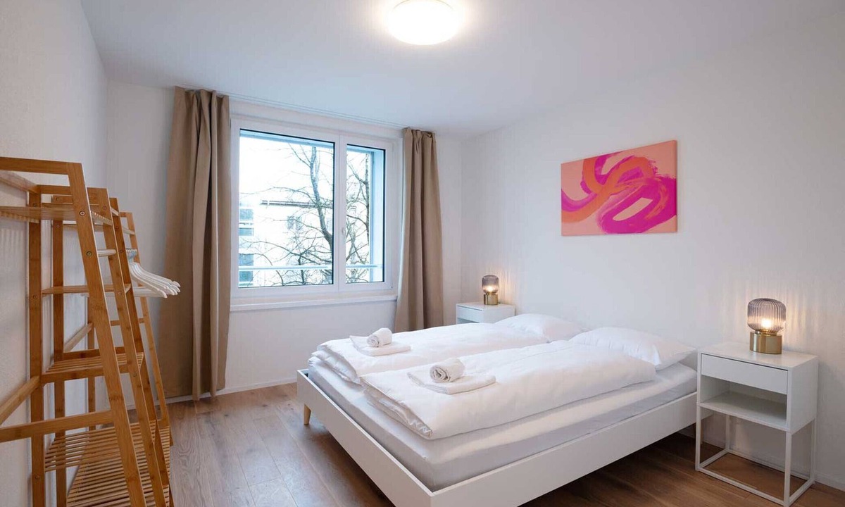 Center Apartment | ZH Pink 1 - Letzigrund HITrental Apartment