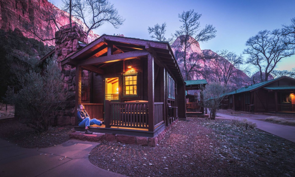 Zion National Park South Entrance Hotel | Zion Lodge - Inside the Park