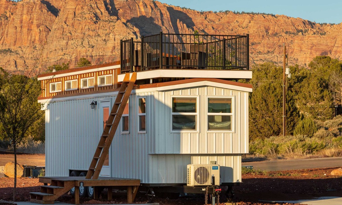 Apple Valley House | Zion Tiny Home Sunrise Deck + Desert Views